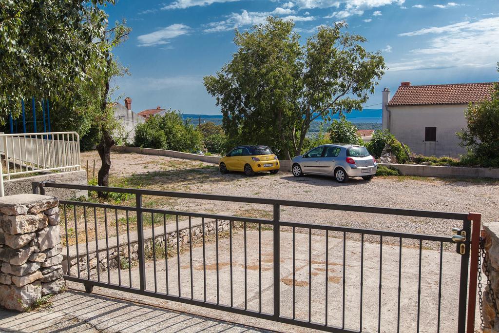 Holiday Home Nika Omišalj Exterior foto